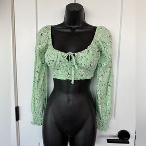 Trendy fresh long sleeve blousy crop top in a gorgeous floral mint green sz 4